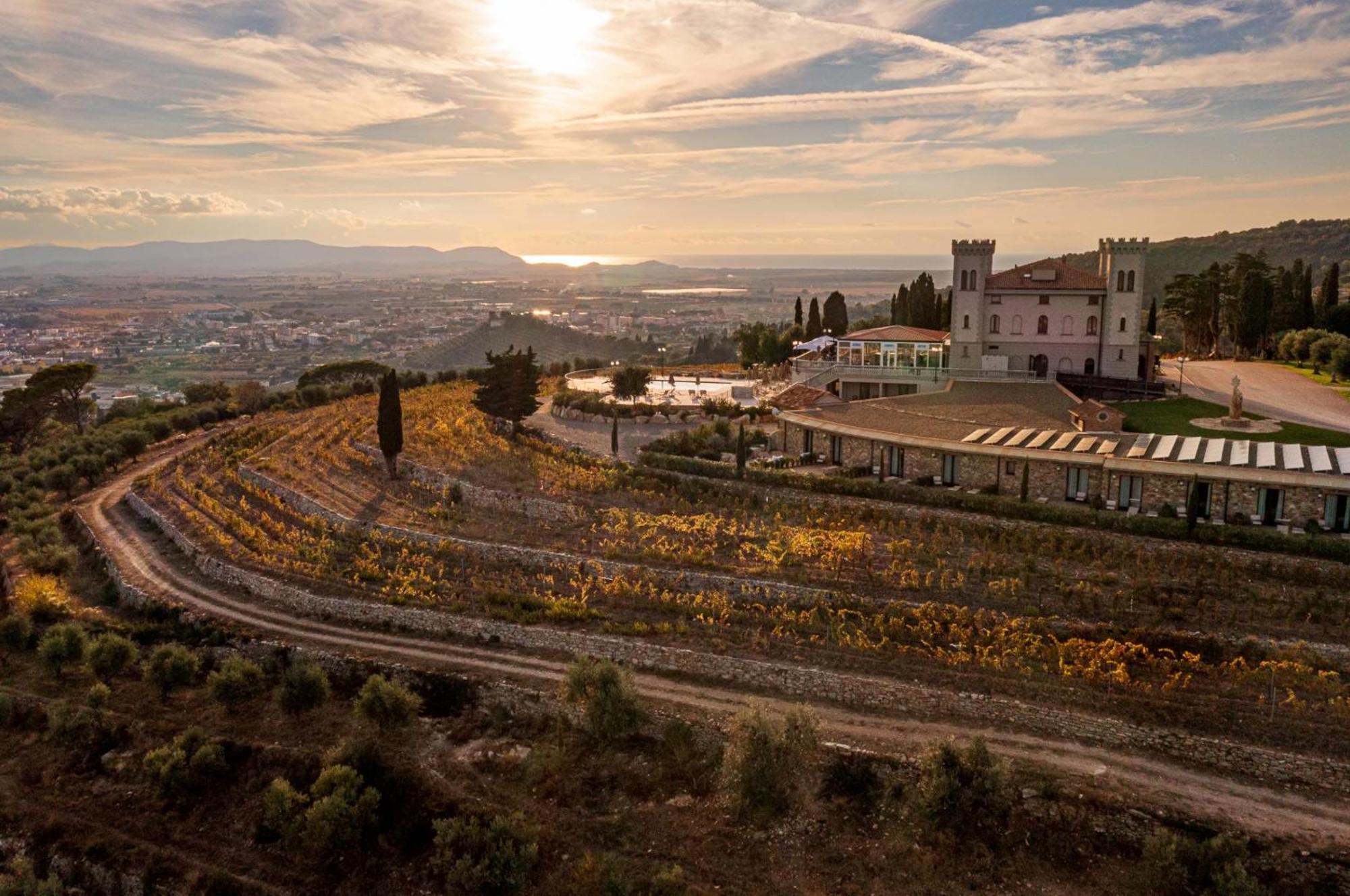Castello Bonaria Wine & Spa Resort カンピーリア・マリッティマ エクステリア 写真