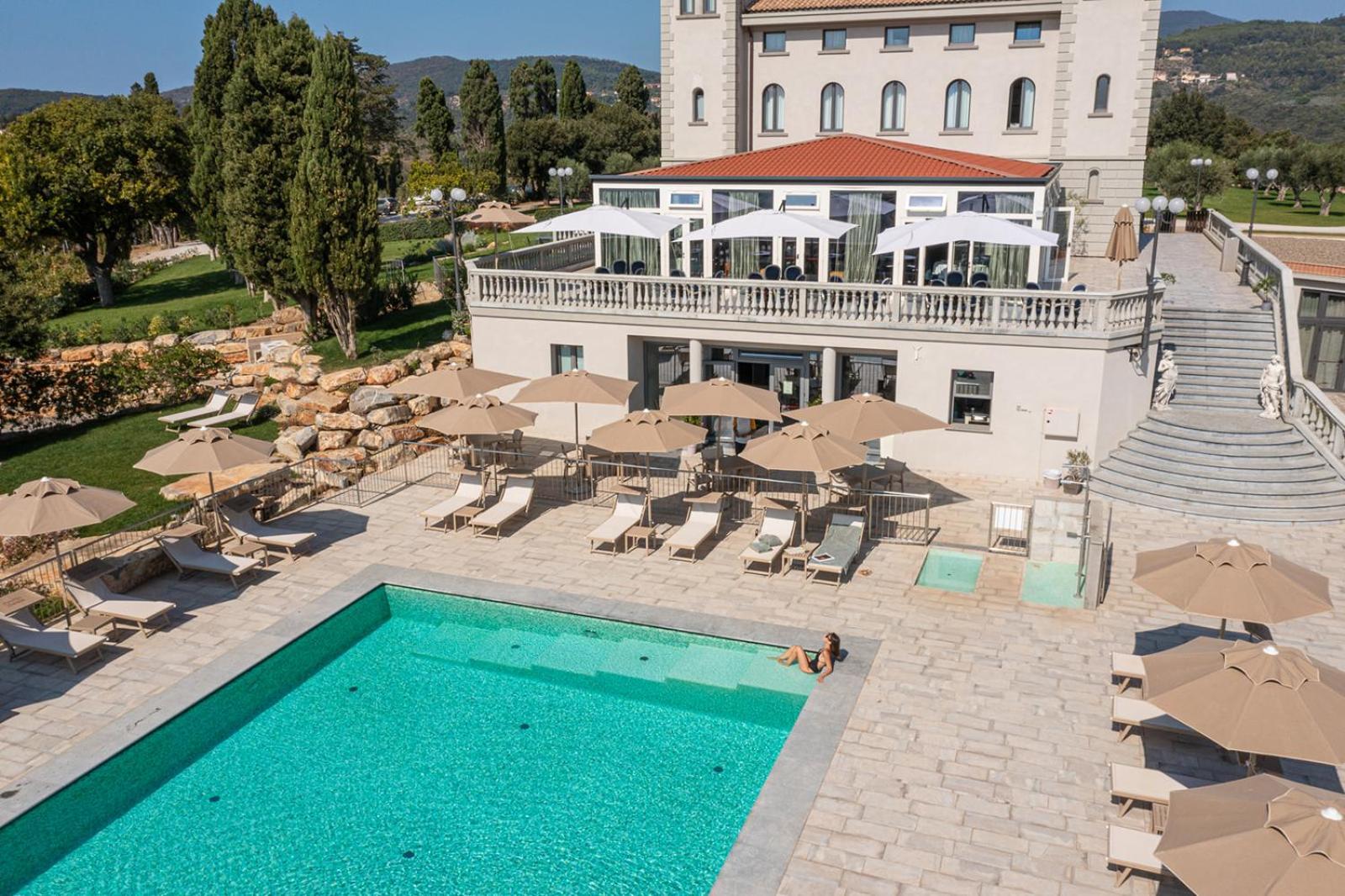 Castello Bonaria Wine & Spa Resort カンピーリア・マリッティマ エクステリア 写真